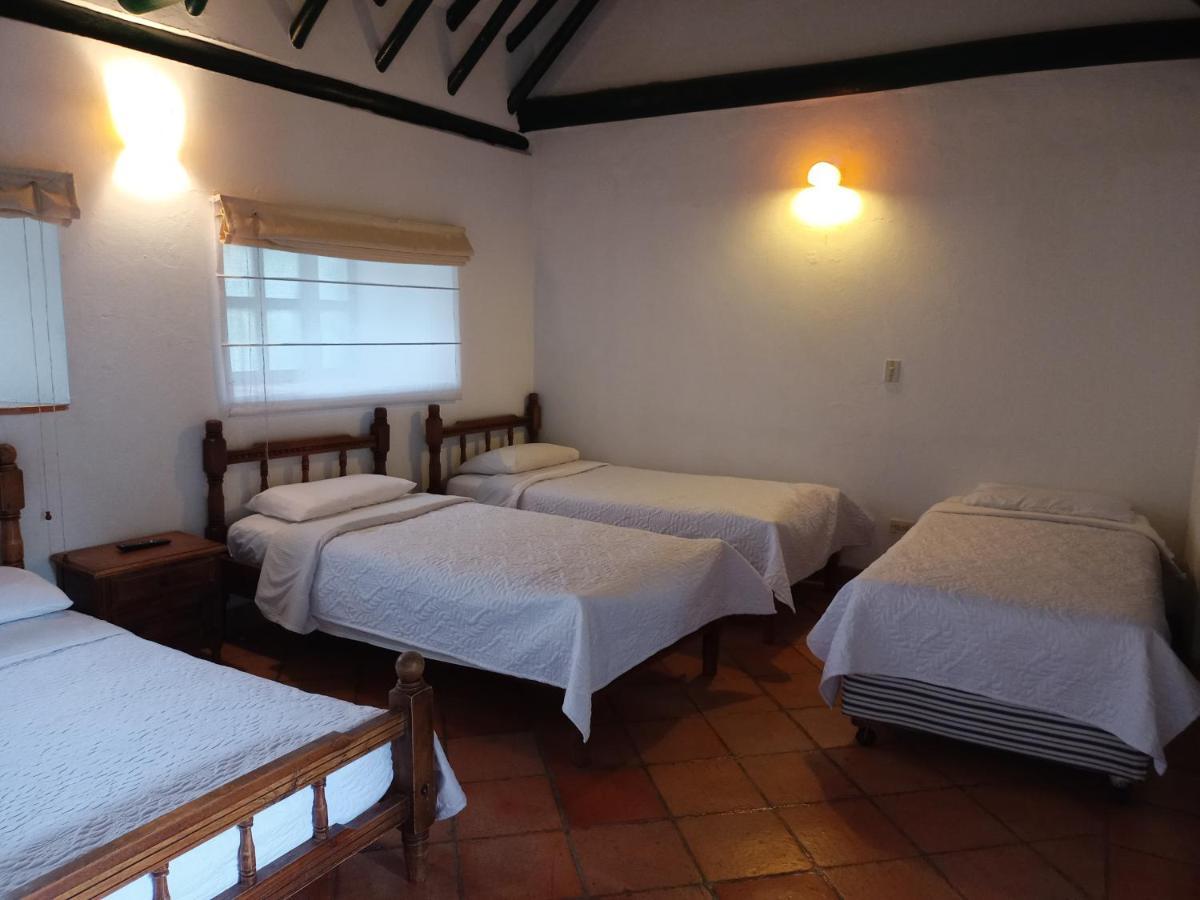 Hospederia La Roca Plaza Principal Bed & Breakfast Boyaca ภายนอก รูปภาพ