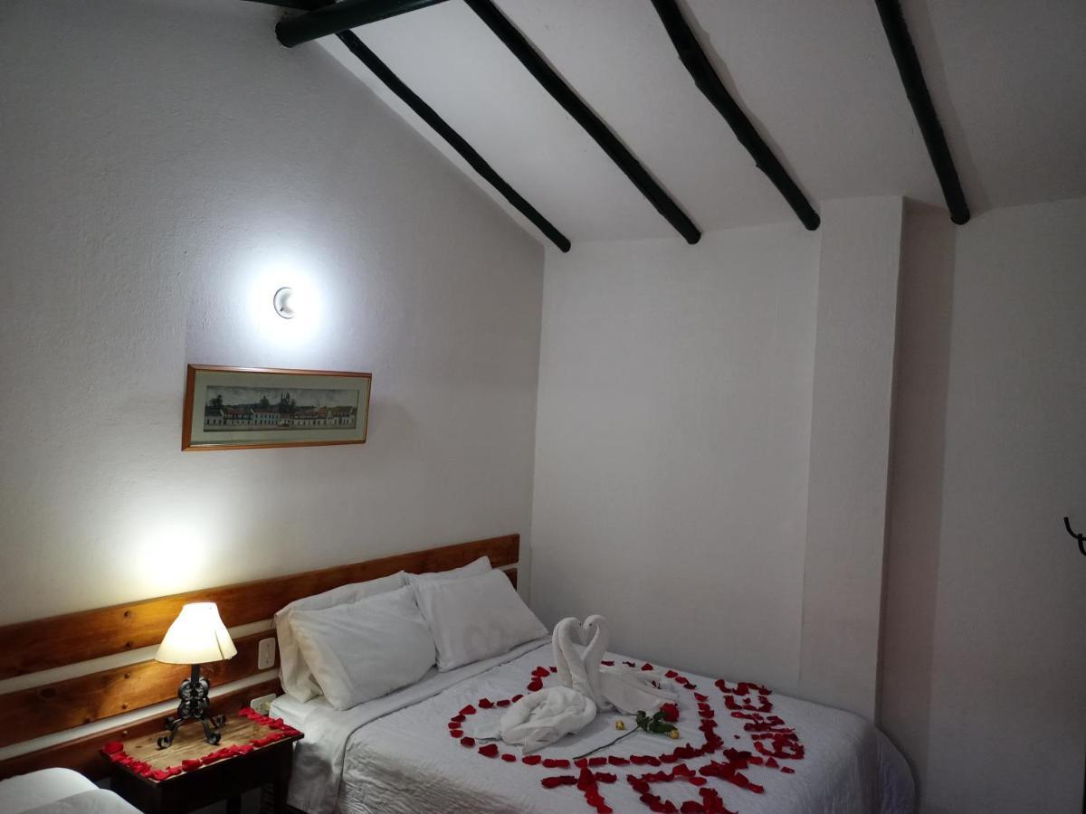 Hospederia La Roca Plaza Principal Bed & Breakfast Boyaca ภายนอก รูปภาพ