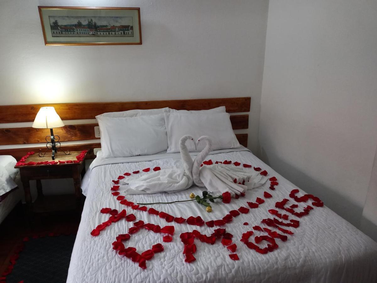 Hospederia La Roca Plaza Principal Bed & Breakfast Boyaca ภายนอก รูปภาพ